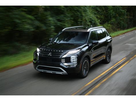 2023 Mitsubishi Outlander Plug-In Hybrid: 36 Exterior Photos | U.S. News