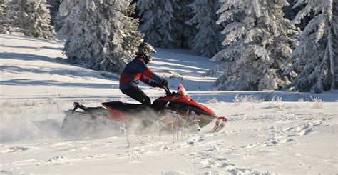 Snowmobile Into Yellowstone - Destination Yellowstone