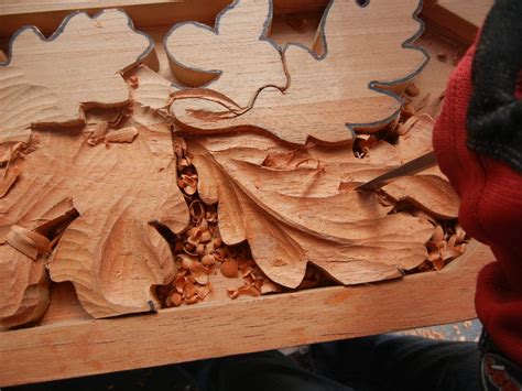 Wood carved oak leaf decoration