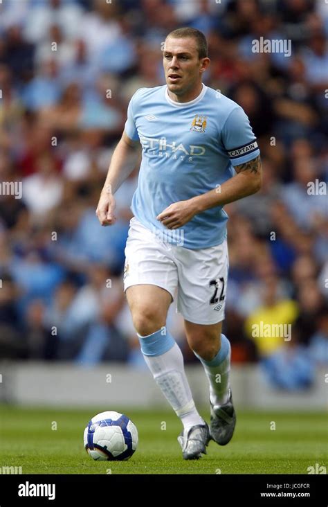 RICHARD DUNNE MANCHESTER CITY FC MANCHESTER CITY V WOLVERHAMPTON ...