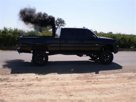 Illinois Bill Would Ban "Rolling Coal" in Diesel Trucks - The News Wheel