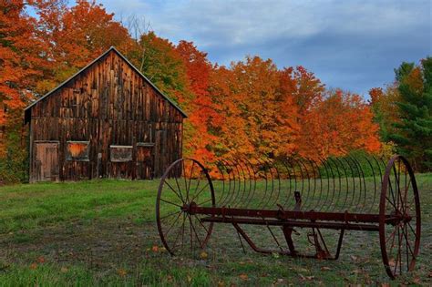 beautiful fall barn | Old barns, Old farm houses, Barn