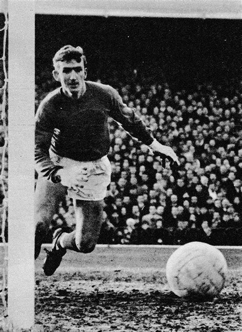 December 1968. Manchester United goalkeeper Alex Stepney, at Old Trafford. | Old trafford ...