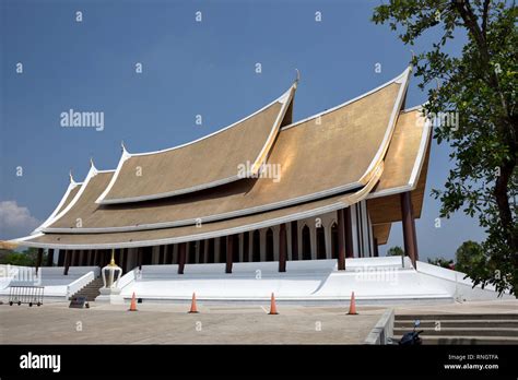 Wat Thamayan - the main hall of this stunningly beautiful modern temple ...