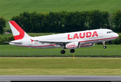 Lauda Air Flight 004