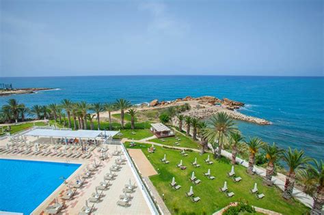 Queens Bay Hotel, Coral Bay | Voyager Travel Direct