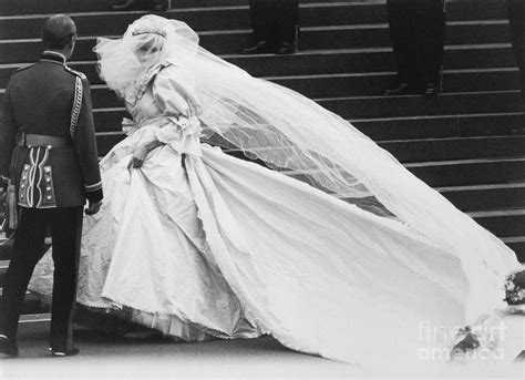 Lady Diana Spencer In Wedding Dress Photograph by Bettmann