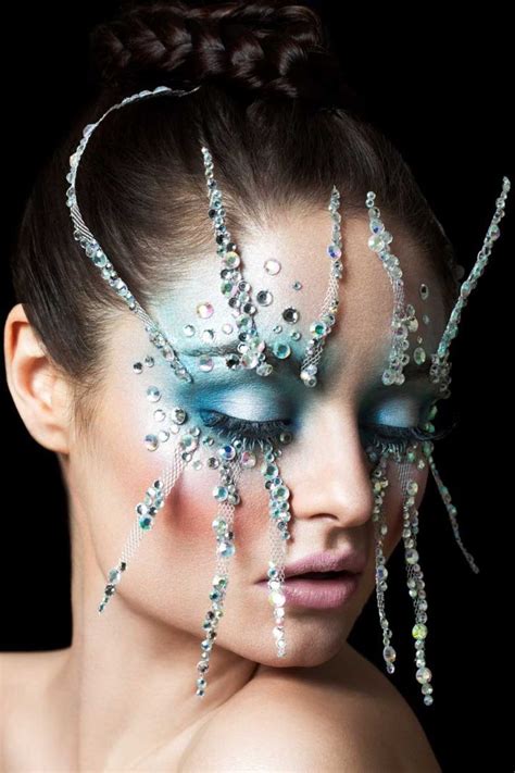 Pin by Judy Celkos on Avant Garde | Avant garde makeup, Artistry makeup ...