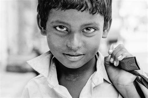 [Berhampore, India] Piercing Gaze Of A Boy | Photo with essay by awazo.com