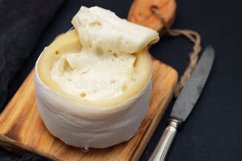 Typical Portuguese Cheese Of Serra Da Estrela Stock Photo - Image of dairy, nutrition: 116250244