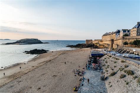 Premium Photo | High angle view of the beach of saint malo