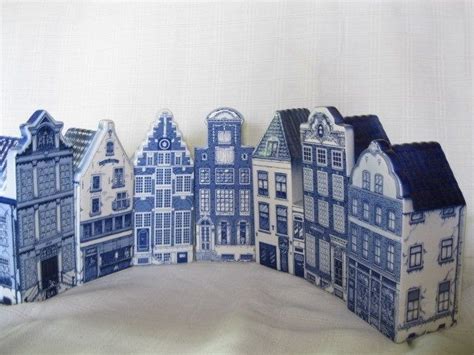 Delft blue handpainted canal houses of Amsterdam | Blue white decor, Blue and white, Blue and ...