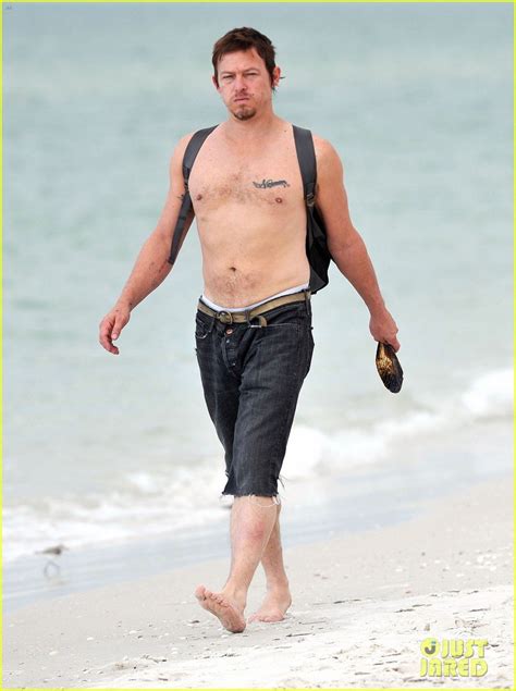 Walking Dead's Norman Reedus: Shirtless Beach Stroll!: Photo 2610782 | Norman Reedus, Shirtless ...