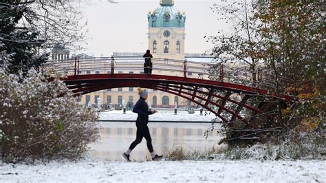 Stay at home: Germany tells residents amid deadly winter weather | World News - Hindustan Times