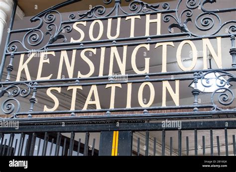 South kensington tube station hi-res stock photography and images - Alamy