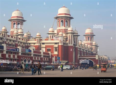 India, Uttar Pradesh, Lucknow, Railway station Stock Photo - Alamy