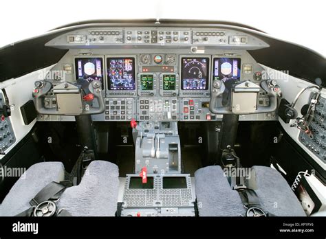 Cockpit Of A Bombadier Learjet 40 Stock Photo - Alamy