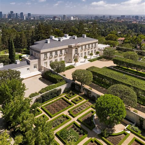 Lachlan Murdoch Sets L.A. Record by Paying $150 Million for a Château ...