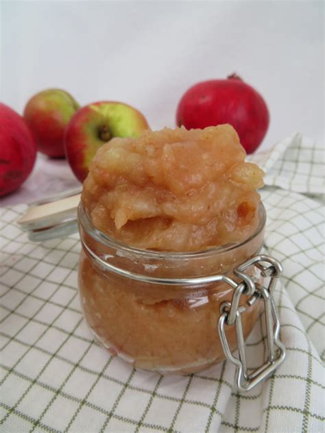 Easy Roasted Apple Purée - Perfect winter recipe RootsandCook