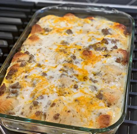 Biscuits and Gravy Breakfast Casserole | Grandma's Things