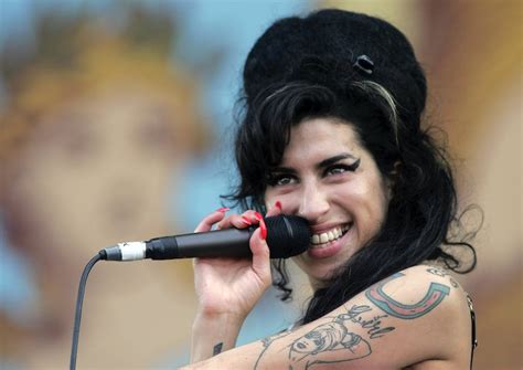 Amy Winehouse's Beehive & Eyeliner Were As Big And Beautiful As Her ...