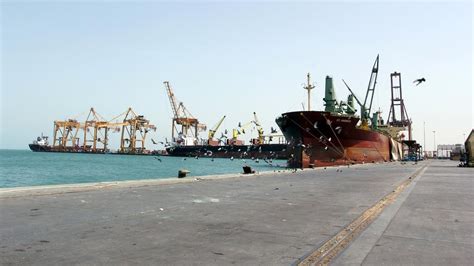 Yemeni forces prepare to retake Hudaydah port from Houthis | Al Arabiya ...