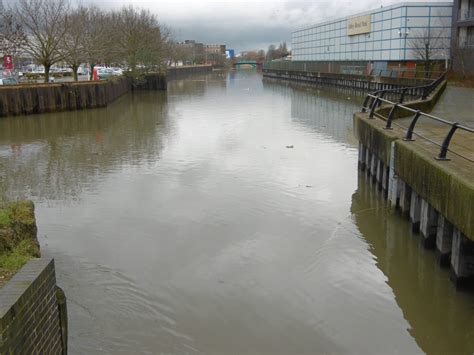 The River Roding upriver of Highbridge... © Marathon :: Geograph ...