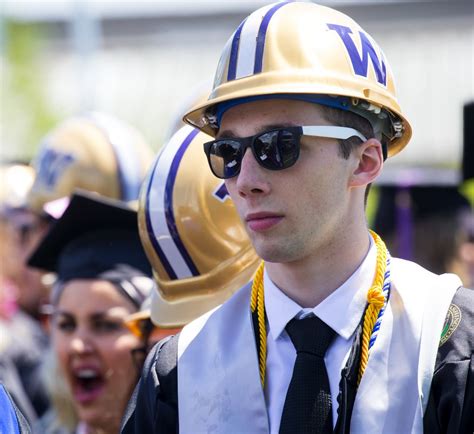 University of Washington students celebrate graduation day | The Seattle Times