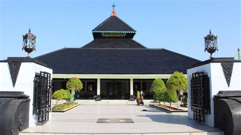 Sejarah Singkat Masjid Agung Demak, dari Arsitektur hingga Filosofi Bangunannya - ERA.ID