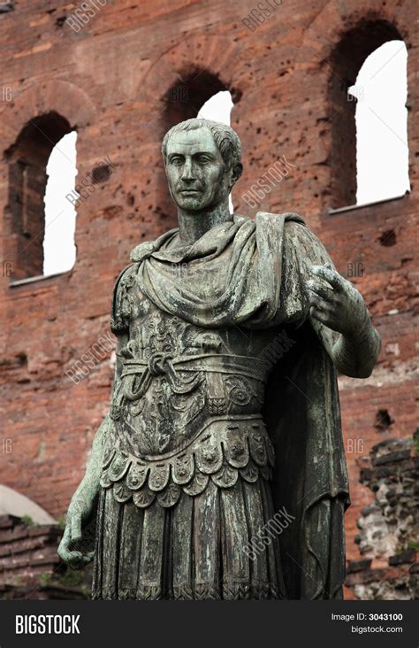 Julius Caesar Statue Image & Photo | Bigstock