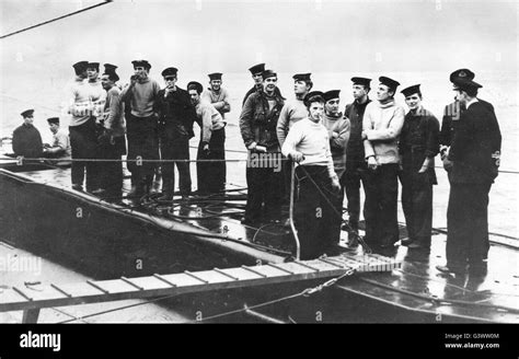 Royal Navy Submarine crew ww2 Stock Photo - Alamy