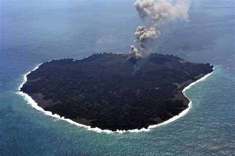 NISHINOSHIMA CONTINÚA EN ACTIVIDAD | Japan volcano, Volcano islands, Andaman and nicobar islands