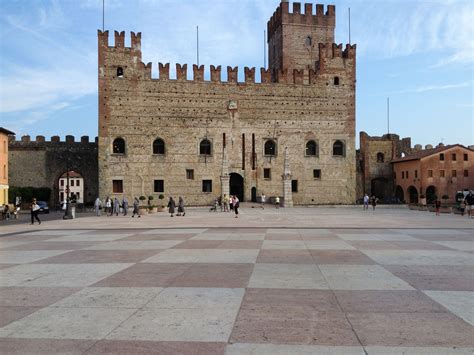 Marostica (Italy) - Castle on Chess Square | Viaggi, 28 luglio, Luoghi