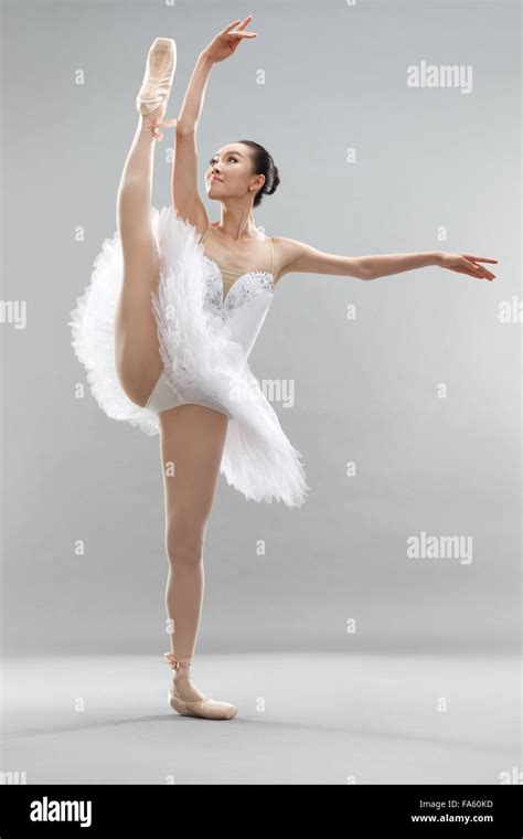 Young women dance ballet Stock Photo - Alamy