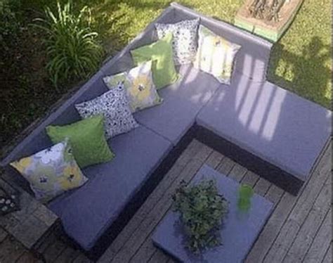 20 DIY Outdoor Bed Projects & Ideas! - Garden