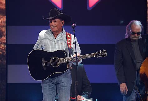 George Strait To Perform In Iowa