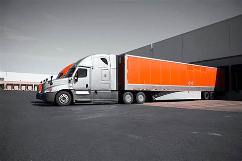 Semi Truck Side View Stock Photos, Pictures & Royalty-Free Images - iStock