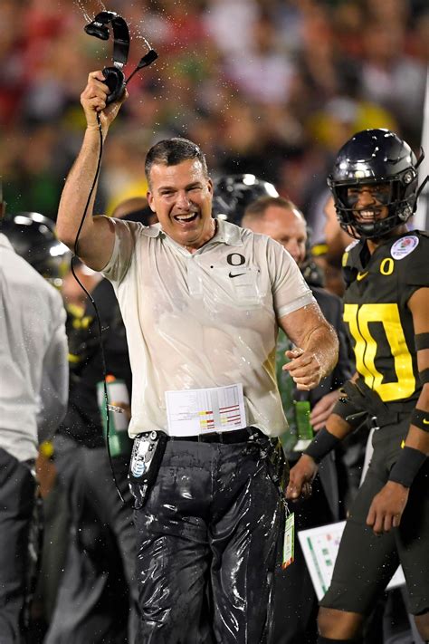 Oregon Ducks coach Mario Cristobal is excited to start 2020 season | KVAL