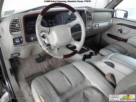 Neutral Shale Interior 2000 Cadillac Escalade 4WD Photo #40484022 | GTCarLot.com