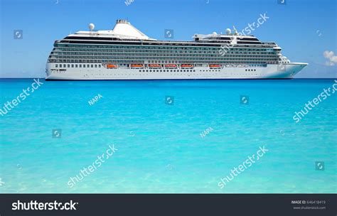 15,997 Vessel Side View Images, Stock Photos & Vectors | Shutterstock