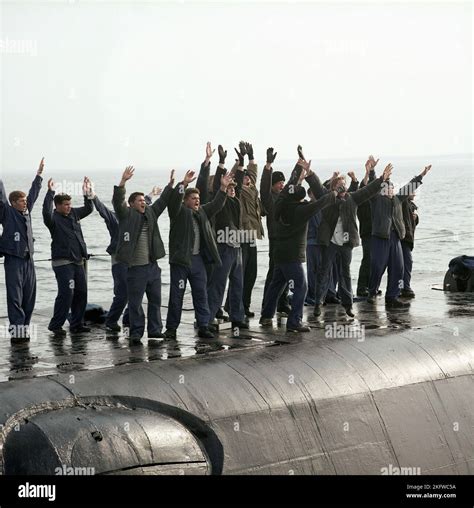 SUBMARINE CREW, K-19: THE WIDOWMAKER, 2002 Stock Photo - Alamy