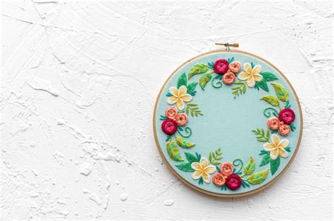 20+ Crafts With Embroidery Hoops - KeffKavanna