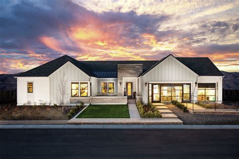 24 Trendy Modern Farmhouse Exterior Styles | Build Beautiful | Modern ...