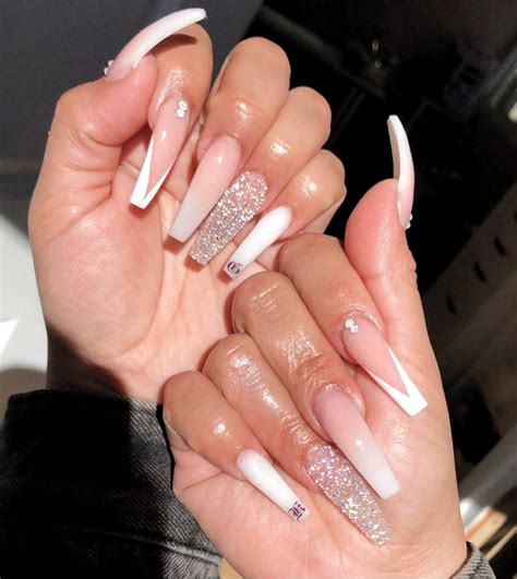 Pin by Natalie Wakio on Uñas largas elegantes in 2020 | Bling acrylic ...