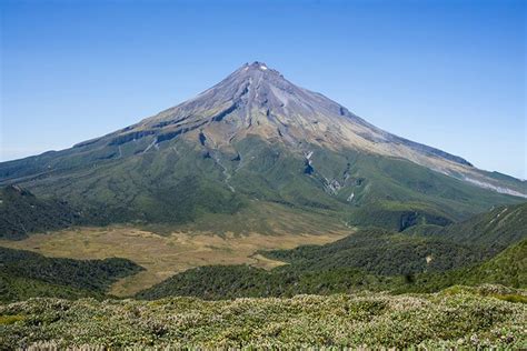 Hiking to the Pouakai Tarns, Mount Taranaki + Other Things to Do in New ...