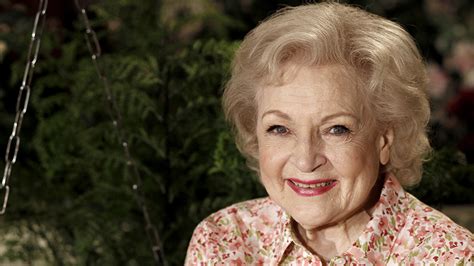 Betty White Last Photo Before Death: See Her Final Picture Before She Passed | StyleCaster