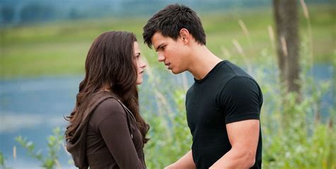 Twilight: 25 Crazy Revelations About Bella and Jacob's Relationship