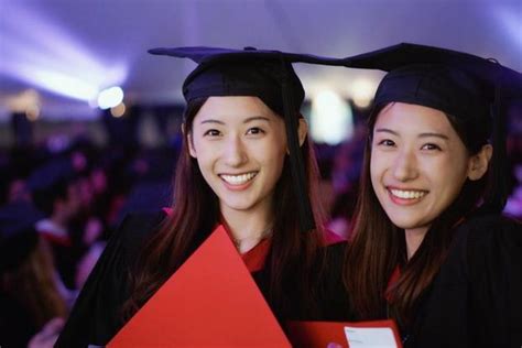 More facts and photos of Chinese twins who graduated Harvard in just 1 year to blow you away