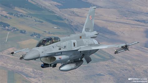 Poland's F-16 photo shoot - Business Insider