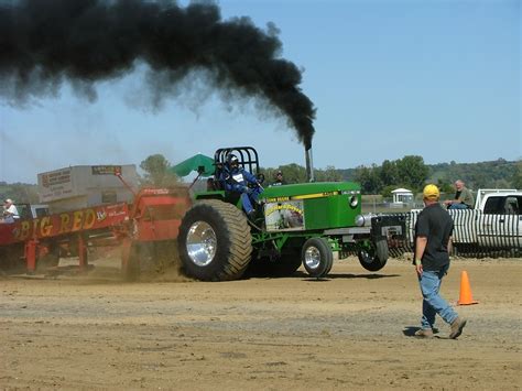 8 Action-Packed John Deere Tractor Pull Photos